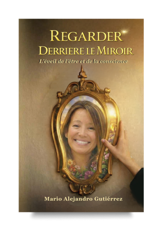 Couverture du livre Regarder derrière le miroir, consacré à la philosophie appliquée et au développement personnel.